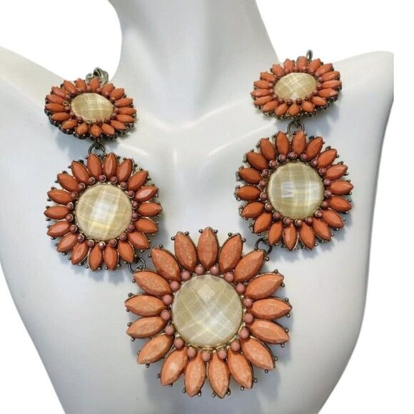 Women’s Peach Faceted Rhinestone Graduated Flower Vintage Statement Necklace 19” - Picture 2 of 9